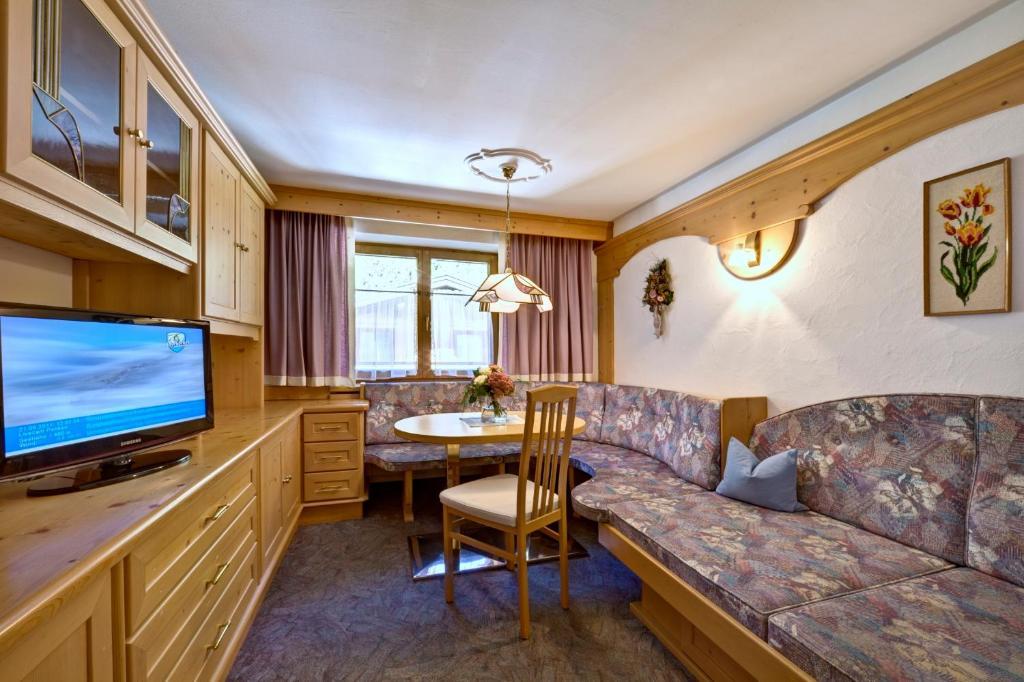 Gaestehaus Oblasser Mayrhofen Kamer foto